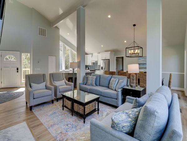 Walk To Beach, 6 Bed & 6 Baths Property