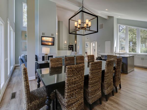 Walk To Beach, 6 Bed & 6 Baths Property