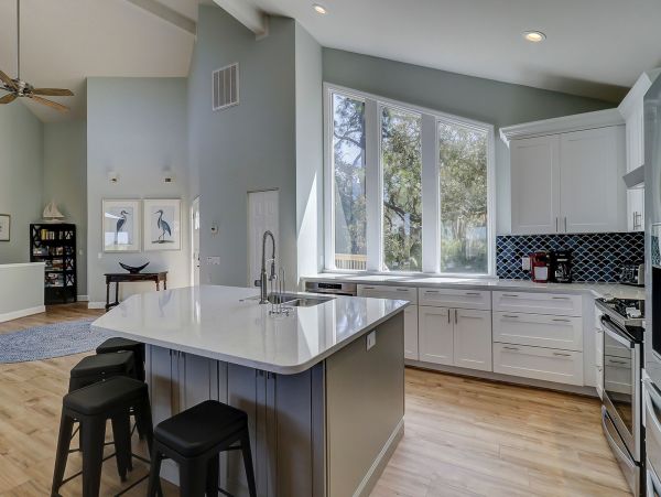 Walk To Beach, 6 Bed & 6 Baths Property