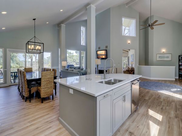 Walk To Beach, 6 Bed & 6 Baths Property