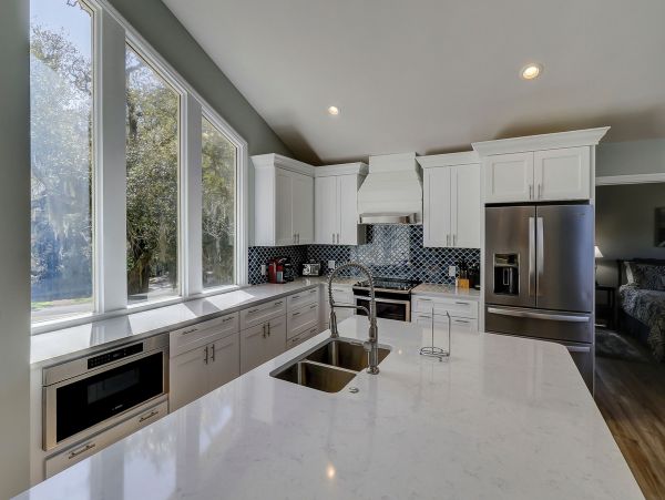 Walk To Beach, 6 Bed & 6 Baths Property