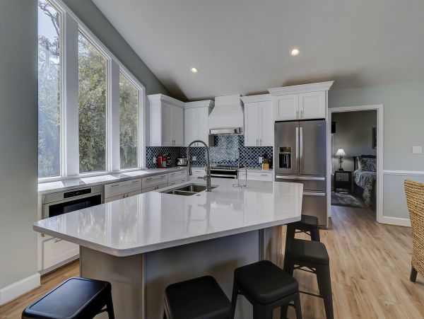 Walk To Beach, 6 Bed & 6 Baths Property