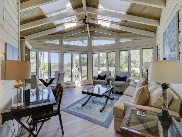 Walk To Beach, 6 Bed & 6 Baths Property