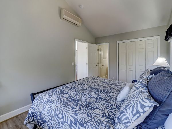 Walk To Beach, 6 Bed & 6 Baths Property