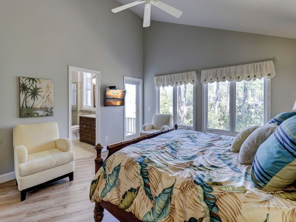 Walk To Beach, 6 Bed & 6 Baths Property