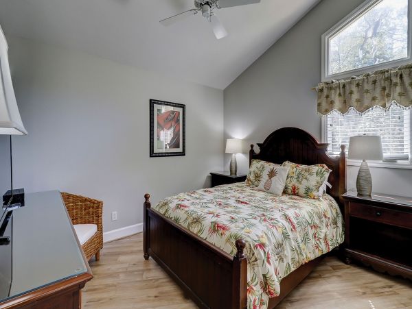 Walk To Beach, 6 Bed & 6 Baths Property