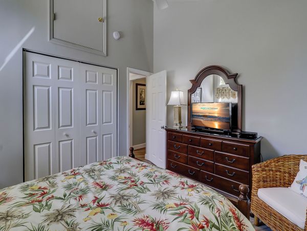 Walk To Beach, 6 Bed & 6 Baths Property