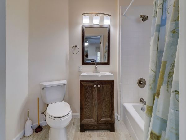 Walk To Beach, 6 Bed & 6 Baths Property