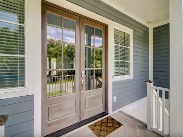 Spacious, Island Style 7 Bedroom Vacation Home Walk to Beach