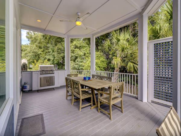 Spacious, Island Style 7 Bedroom Vacation Home Walk to Beach