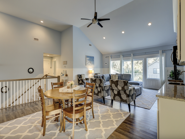 Spacious, Island Style 7 Bedroom Vacation Home Walk to Beach
