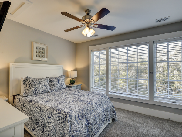 Spacious, Island Style 7 Bedroom Vacation Home Walk to Beach
