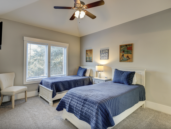 Spacious, Island Style 7 Bedroom Vacation Home Walk to Beach