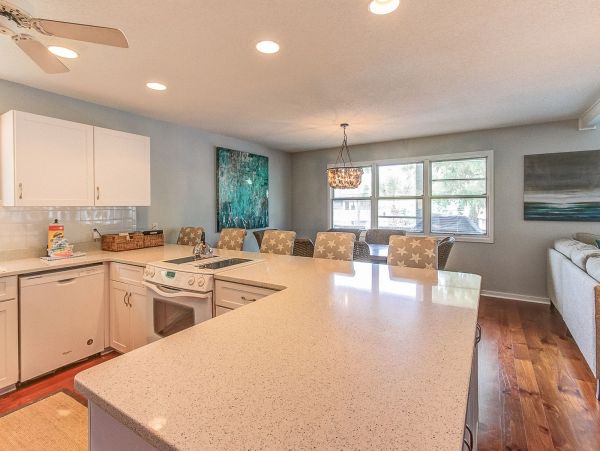 North Forest Beach 3 Bedroom Vacation Home Steps to Beach