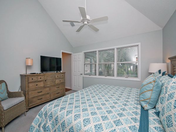 North Forest Beach 3 Bedroom Vacation Home Steps to Beach