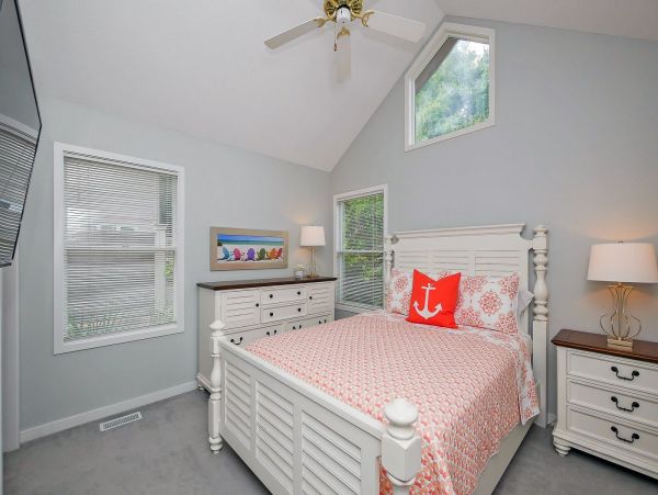 North Forest Beach 3 Bedroom Vacation Home Steps to Beach