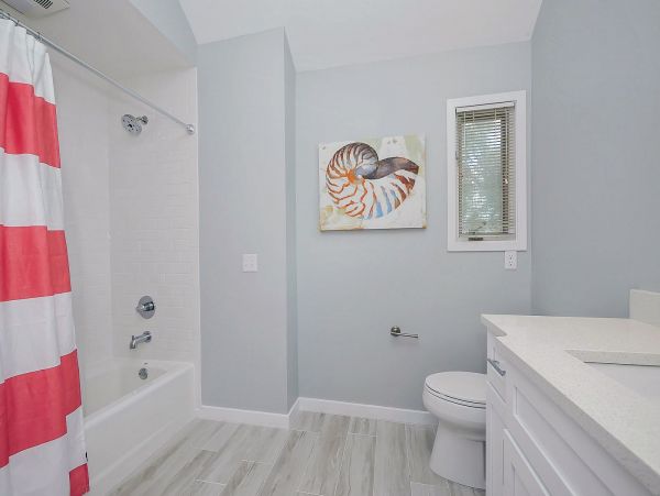 North Forest Beach 3 Bedroom Vacation Home Steps to Beach