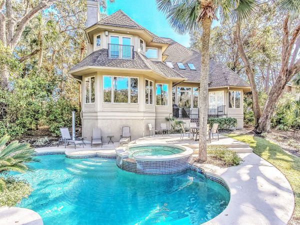 An Upscale Coastal Retreat On Hilton Heads Gold Coast