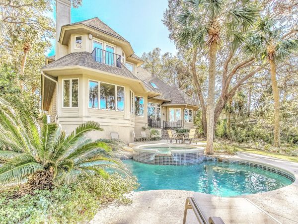 An Upscale Coastal Retreat On Hilton Heads Gold Coast