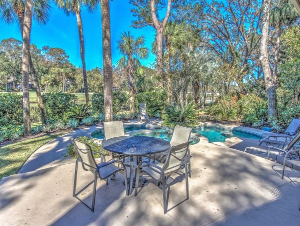 An Upscale Coastal Retreat On Hilton Heads Gold Coast
