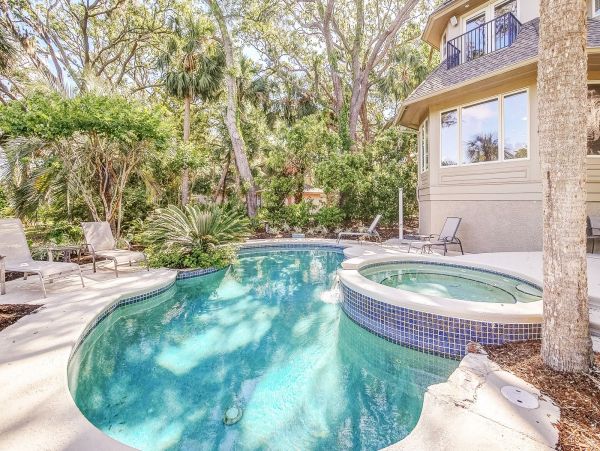 An Upscale Coastal Retreat On Hilton Heads Gold Coast