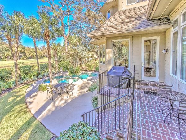 An Upscale Coastal Retreat On Hilton Heads Gold Coast