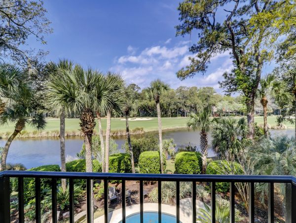 An Upscale Coastal Retreat On Hilton Heads Gold Coast