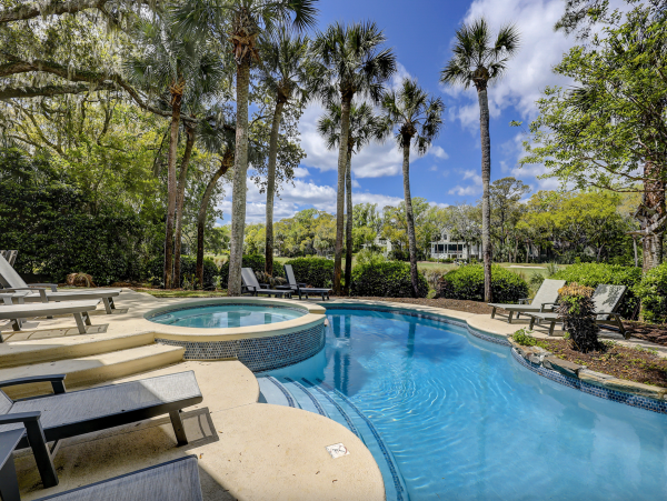 An Upscale Coastal Retreat On Hilton Heads Gold Coast