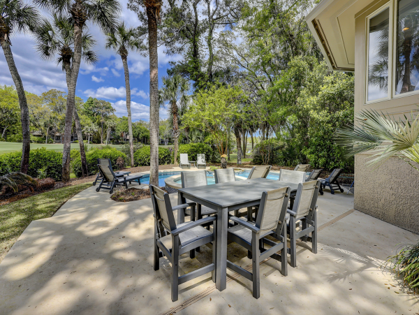 An Upscale Coastal Retreat On Hilton Heads Gold Coast