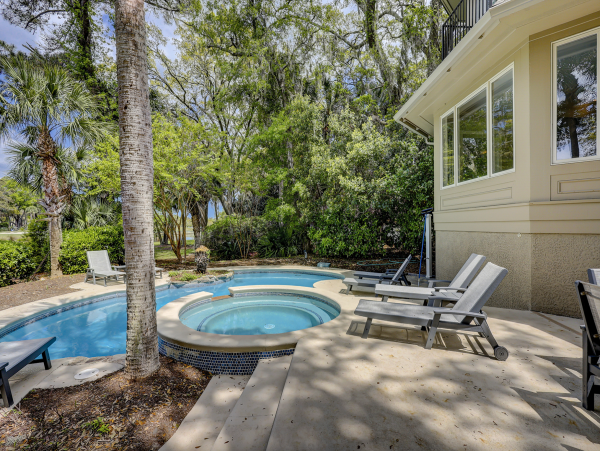 An Upscale Coastal Retreat On Hilton Heads Gold Coast