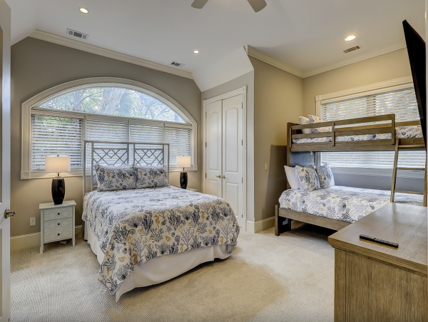 An Upscale Coastal Retreat On Hilton Heads Gold Coast