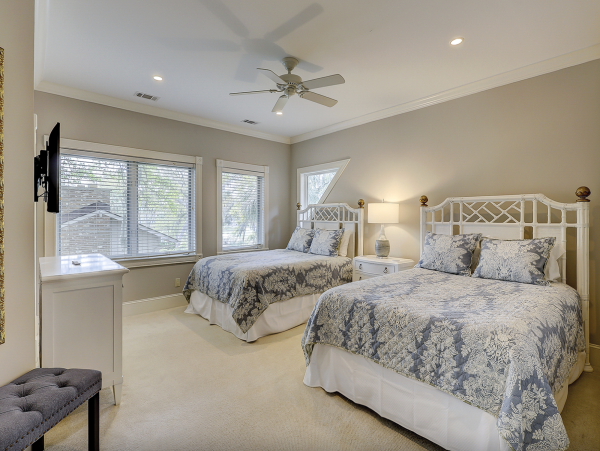 An Upscale Coastal Retreat On Hilton Heads Gold Coast