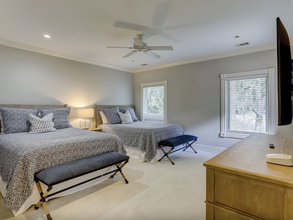 An Upscale Coastal Retreat On Hilton Heads Gold Coast