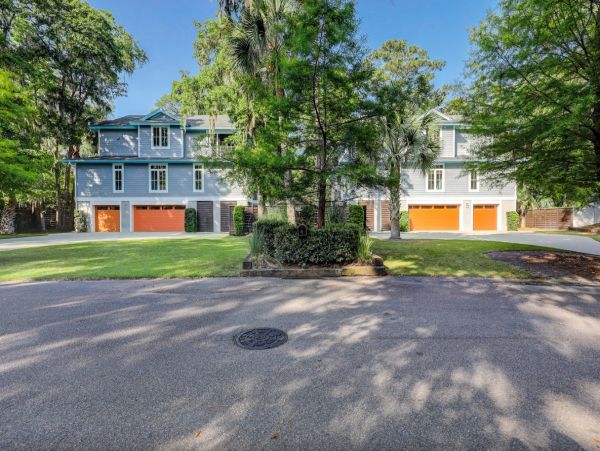 Five Bedroom Home Minutes To The Beach