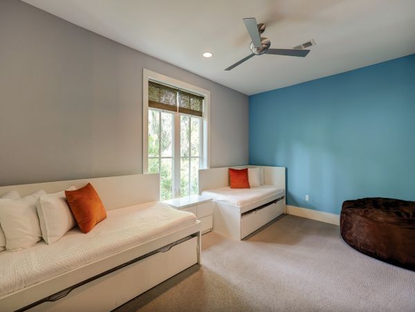 Five Bedroom Home Minutes To The Beach