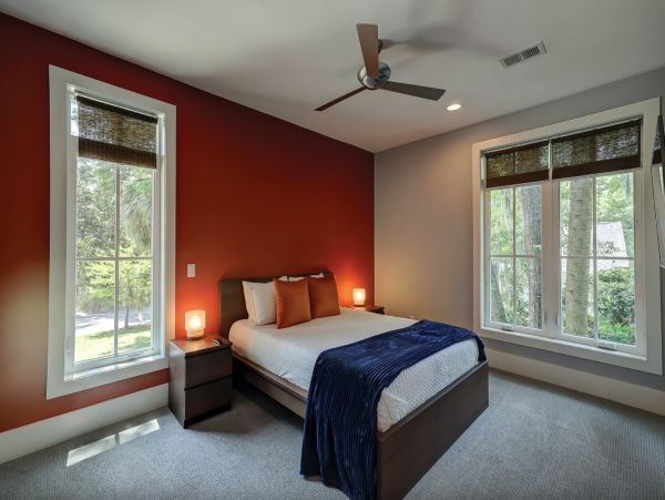 Five Bedroom Home Minutes To The Beach