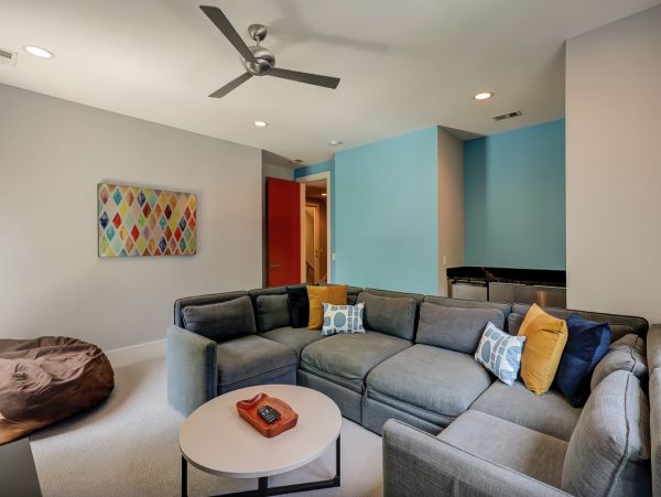 Five Bedroom Home Minutes To The Beach