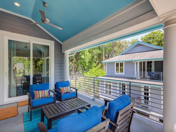 Five Bedroom Home Minutes To The Beach