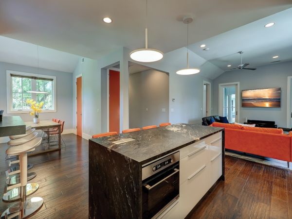 Five Bedroom Home Minutes To The Beach