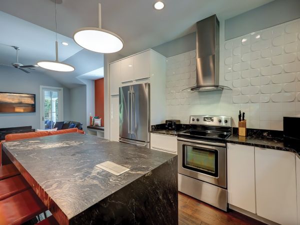Five Bedroom Home Minutes To The Beach