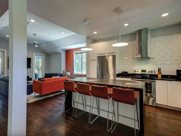 Five Bedroom Home Minutes To The Beach