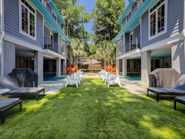 Five Bedroom Home Minutes To The Beach