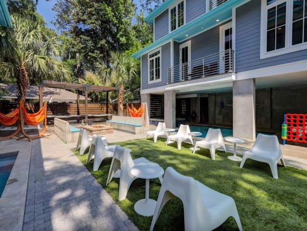 Five Bedroom Home Minutes To The Beach