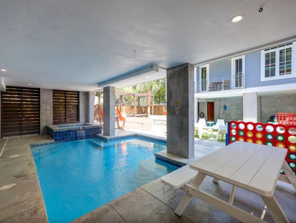 Five Bedroom Home Minutes To The Beach