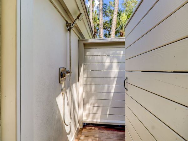 Spacious 4 Bedroom Vacation Home with Private Pool