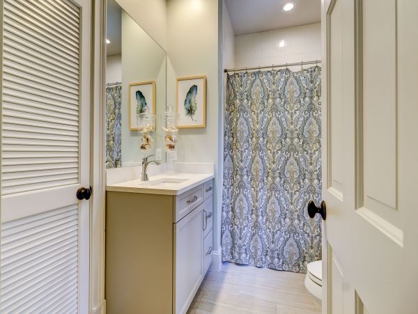 Spacious 4 Bedroom Vacation Home with Private Pool