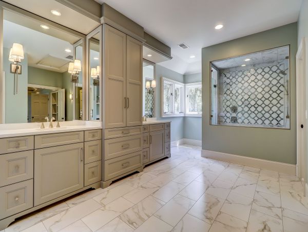 Spacious 4 Bedroom Vacation Home with Private Pool