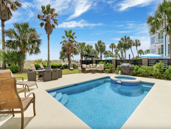 Luxurious Oceanfront Vacation Property - Perfect Family Getaway
