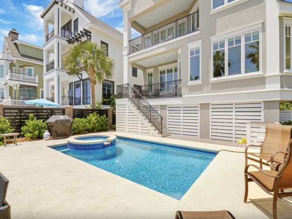 Luxurious Oceanfront Vacation Property - Perfect Family Getaway
