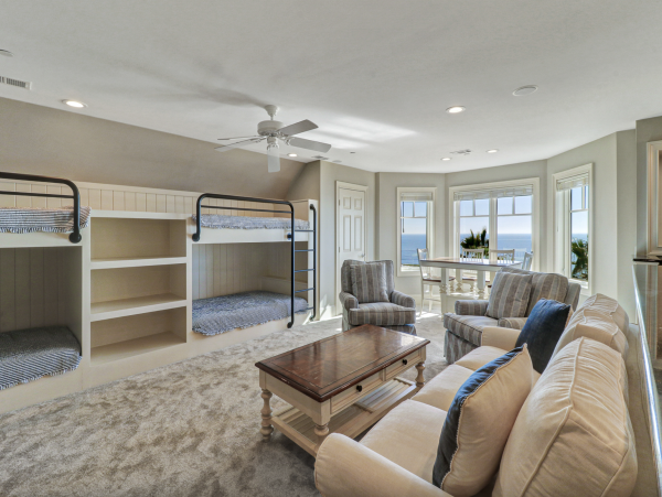 Luxurious Oceanfront Vacation Property - Perfect Family Getaway